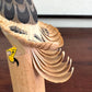 faucon sasanobori, sulpture japonaise en bois signé par l'artisan vu des ailes découpées
