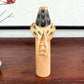 faucon sasanobori, sulpture japonaise en bois signé par l'artisan vu de dos