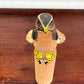 faucon sasanobori, sulpture japonaise en bois signé par l'artisan vu de dessus