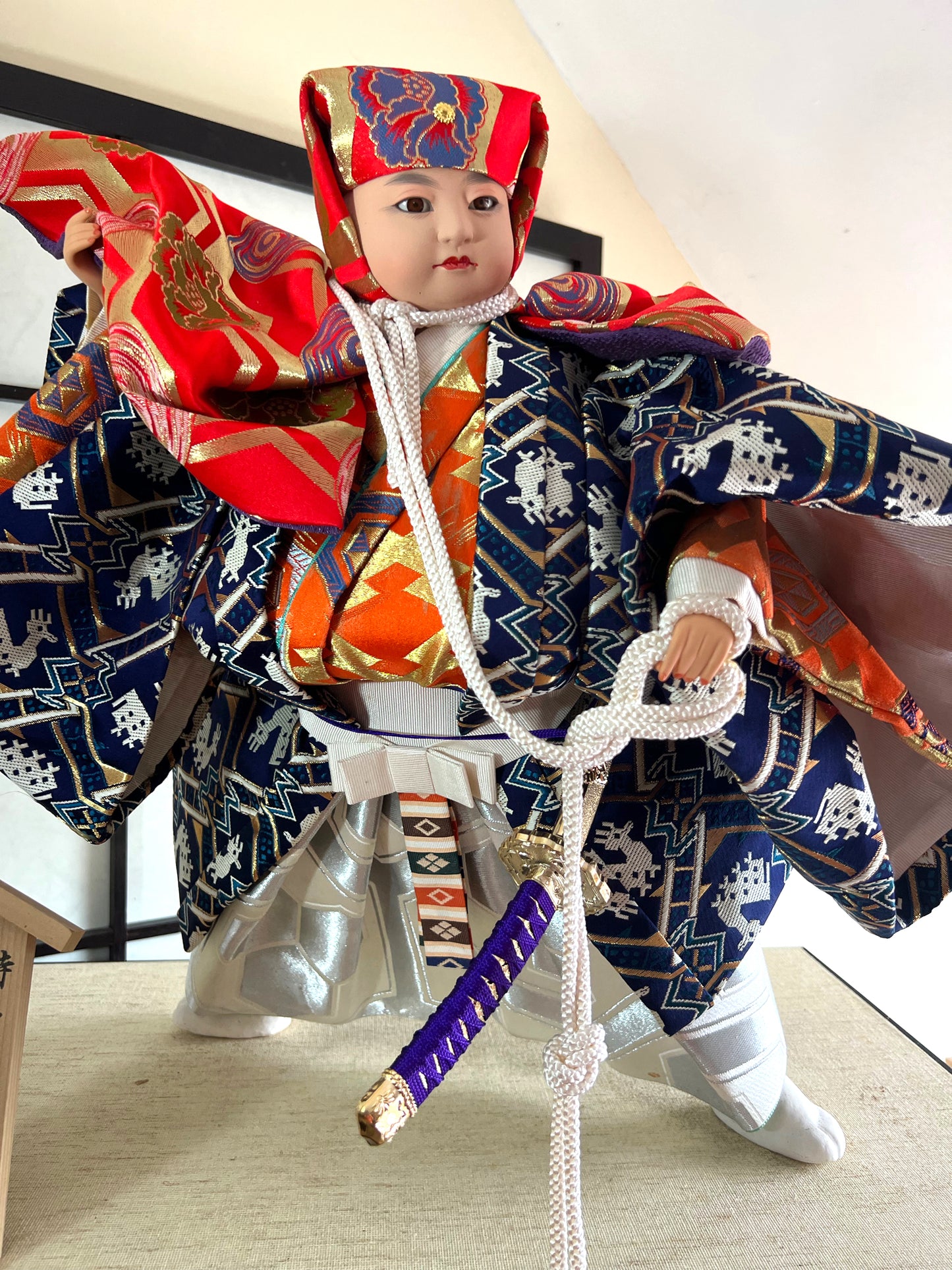 Poupée Ichimatsu, Benkei et sa cloche, de plein pied, kimono, sabre et corde 