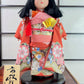 Poupée Japonaise Traditionnelle  Ichimatsu | Jeune fille en kimono orange fleuri éventail dans sa ceinture