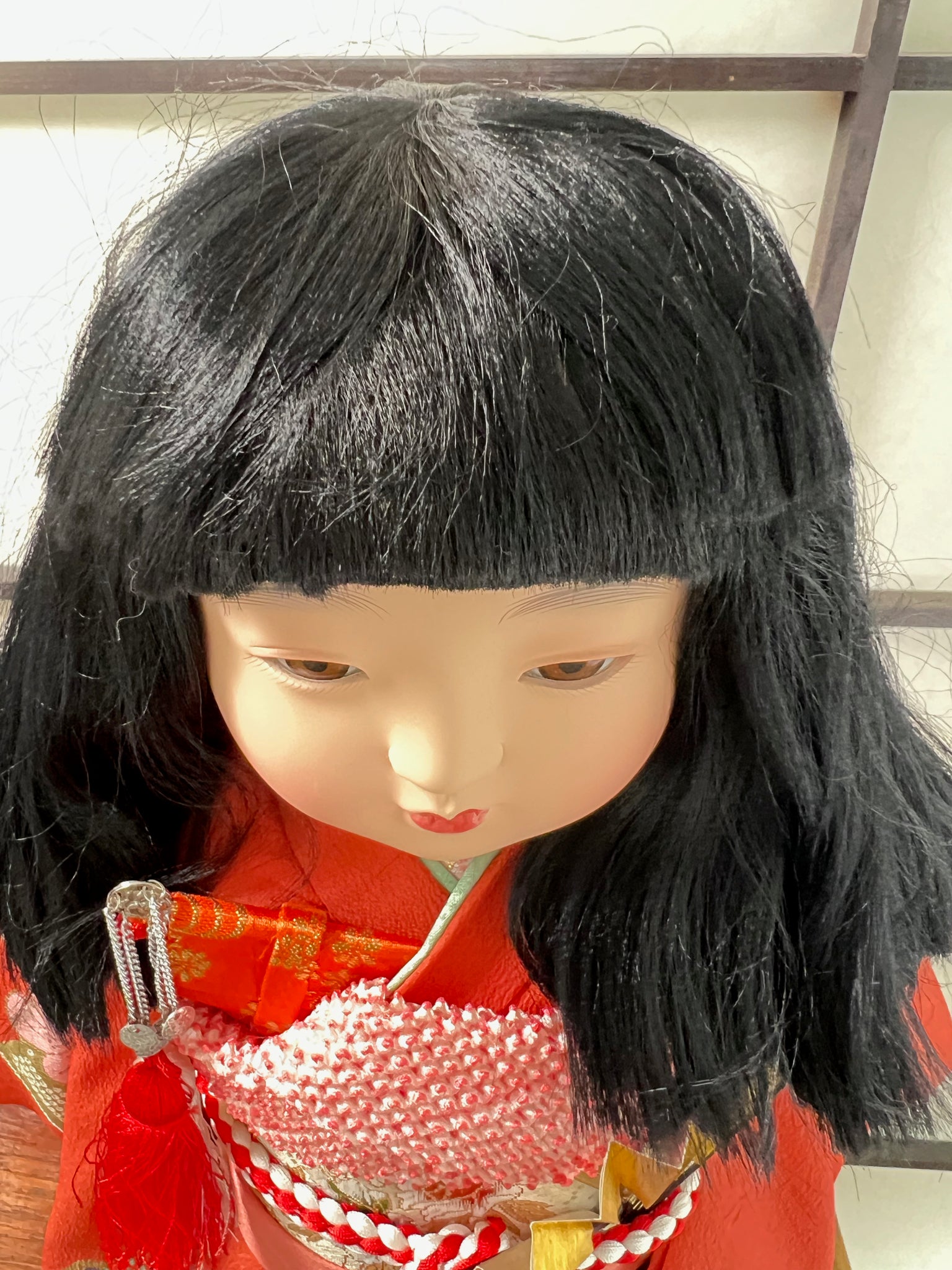 Poupée Japonaise Traditionnelle  Ichimatsu | Jeune fille en kimono orange fleuri vue du dessus