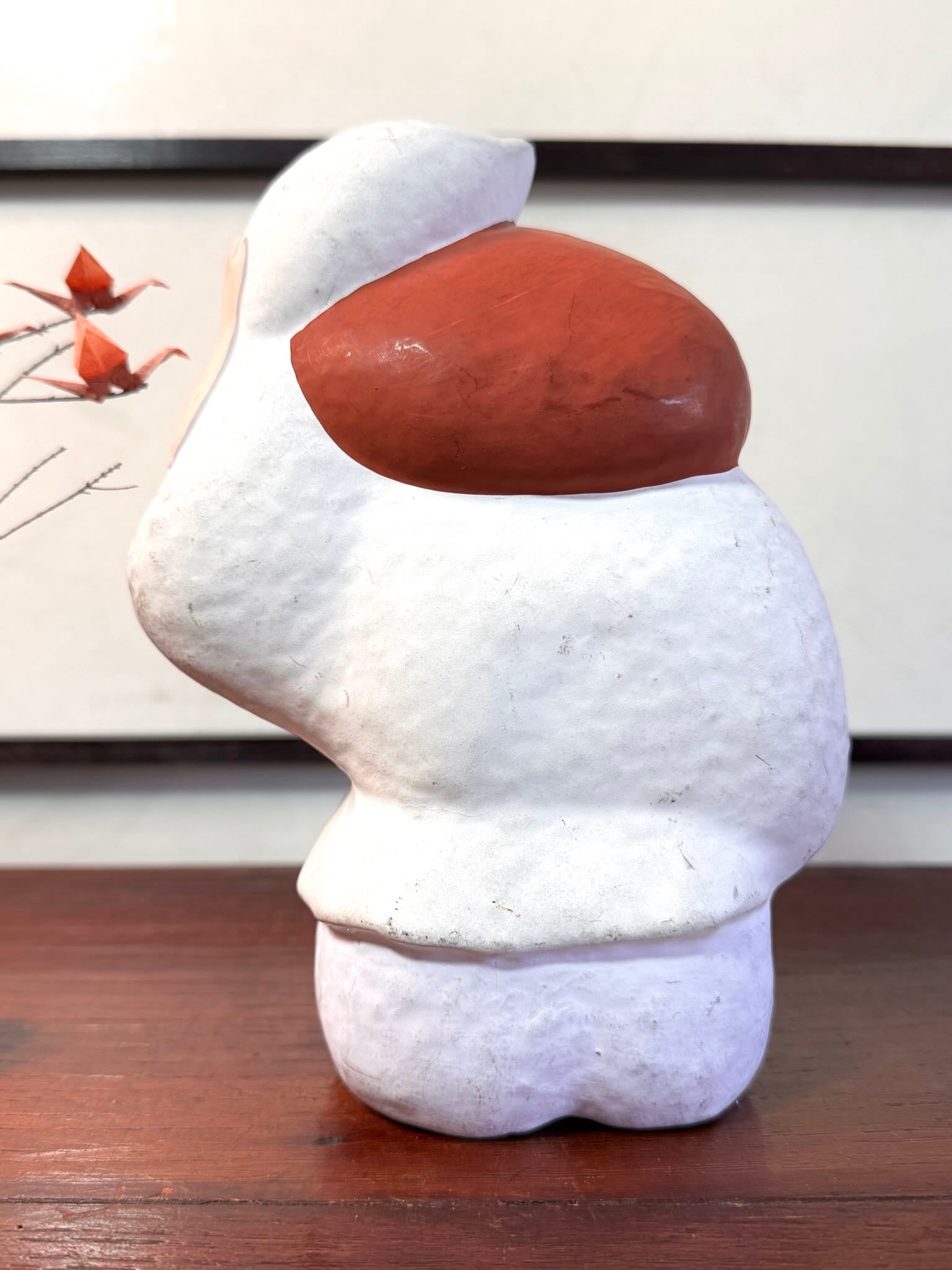 Daikoku japonais ancien en papier mâché Hariko avec rat blanc porte-bonheur, vu de dos