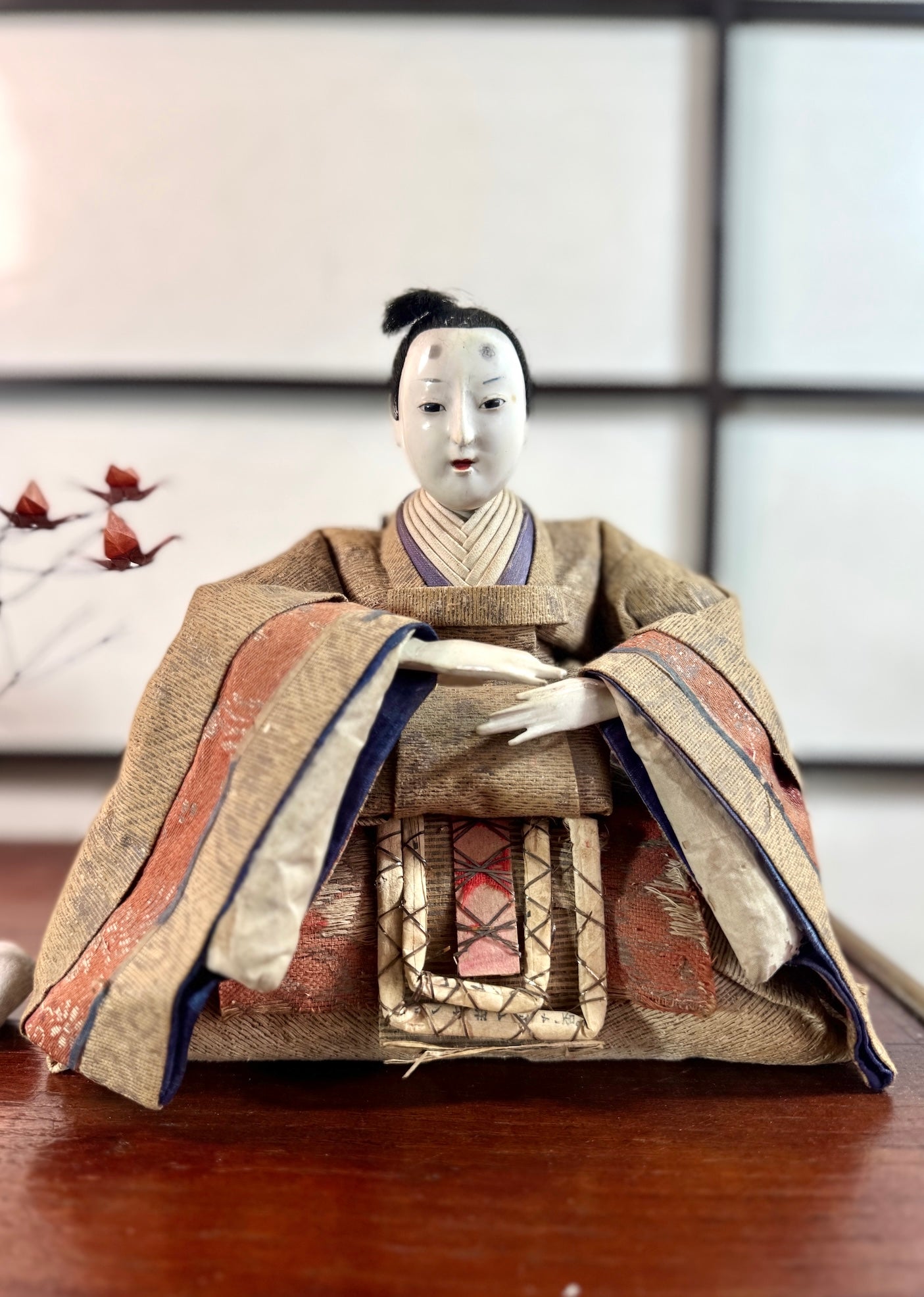 Poupée japonaise ancienne de seigneur assis en kimono