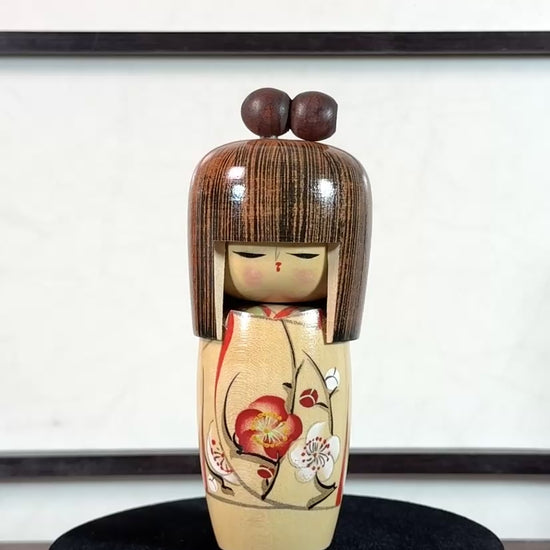 Kokeshi vintage Tanaka Kōjō Rêve de Printemps à fleurs de prunier, la vidéo à 360 degrés