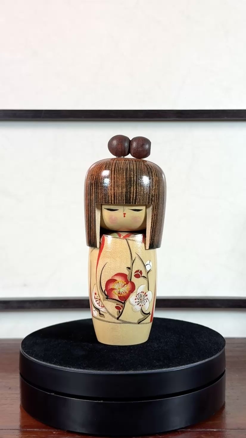 Kokeshi vintage Tanaka Kōjō Rêve de Printemps à fleurs de prunier, la vidéo à 360 degrés