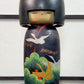 Kokeshi Yuji Kawase décorée de grues et de pins, la vidéo à 360 degrés