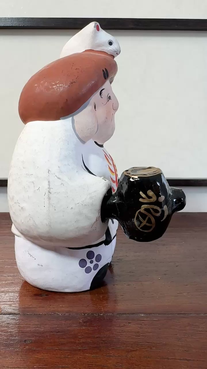 Daikoku japonais ancien en papier mâché Hariko avec rat blanc porte-bonheur, vidéo du maillet mobile