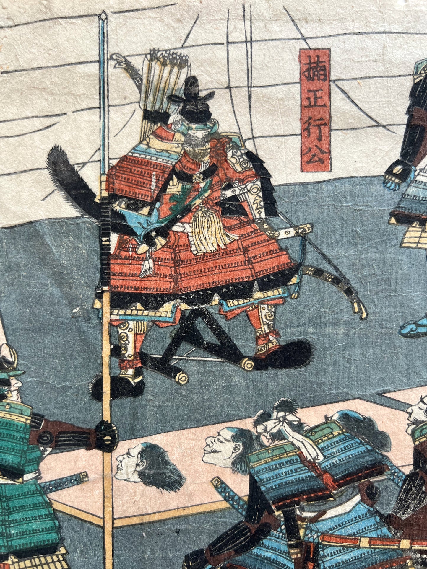 triptyque estampe japonaise samouraï portant des têtes coupées au bout de leurs lances, chef en armure