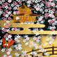 Sérigraphie Japonaise, printemps au pavillon d'or, palanquin coloré. Motifs traditionnel brume dorée. Papillon rouge 