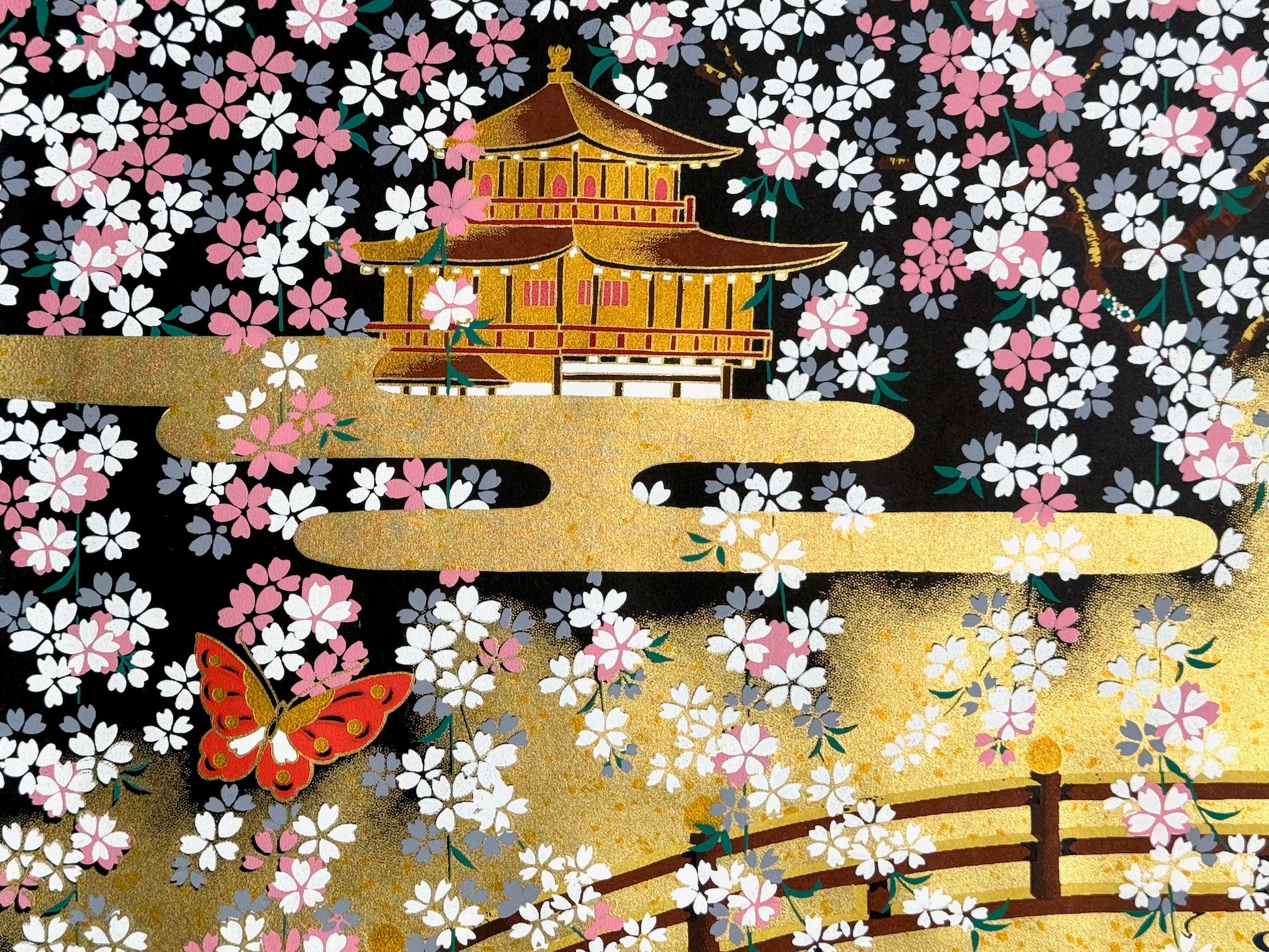 Sérigraphie Japonaise, printemps au pavillon d'or, palanquin coloré. Motifs traditionnel brume dorée. Papillon rouge 