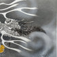 Sérigraphie Japonaise d'un Dragon et du Mont Fuji. tourbillons de brume entre les eaux et le dragon