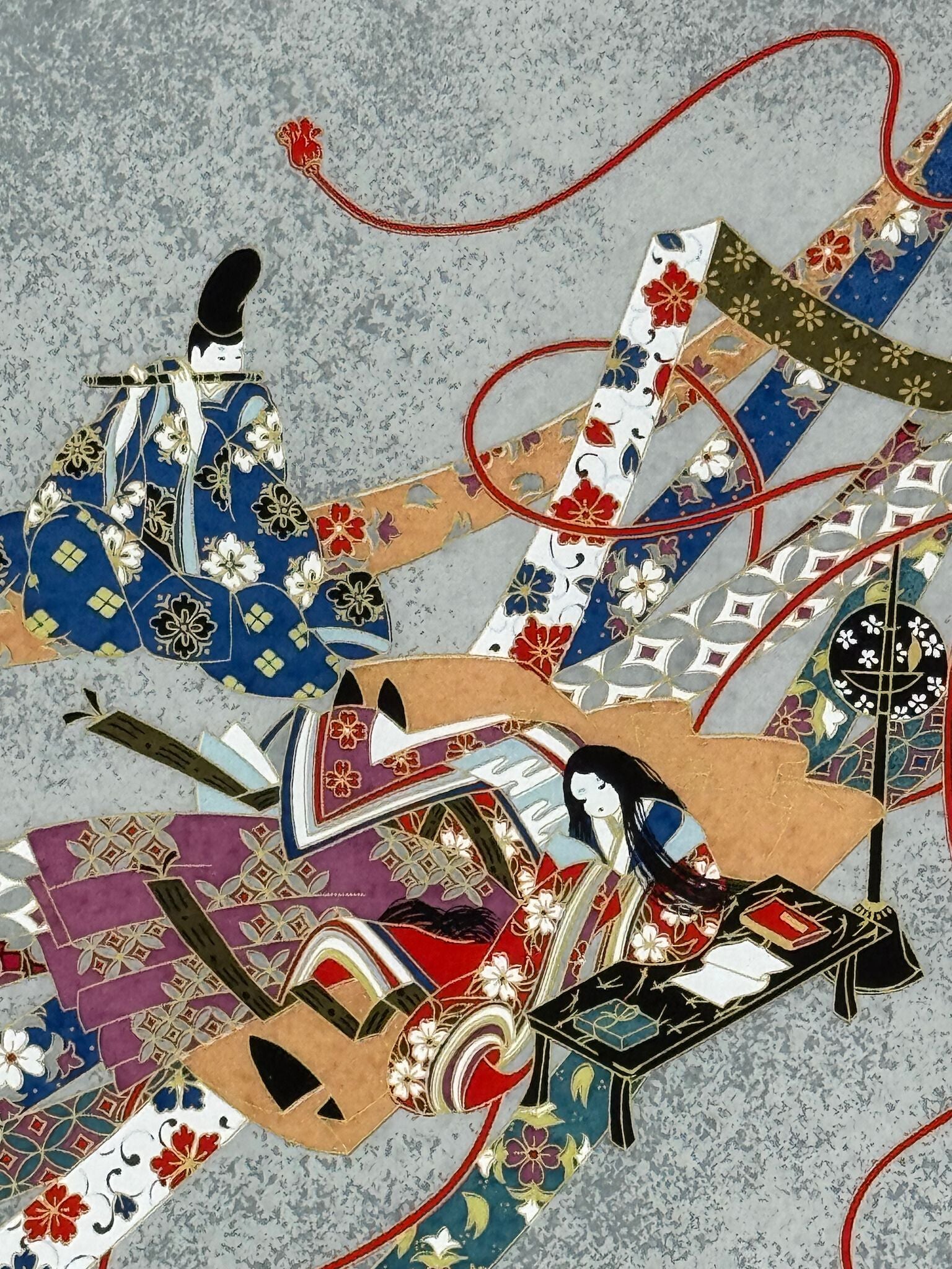 Sérigraphie japonaise artisanale avec joueur de flûte et dames de cour Heian, gros plan sur joueur de flûte