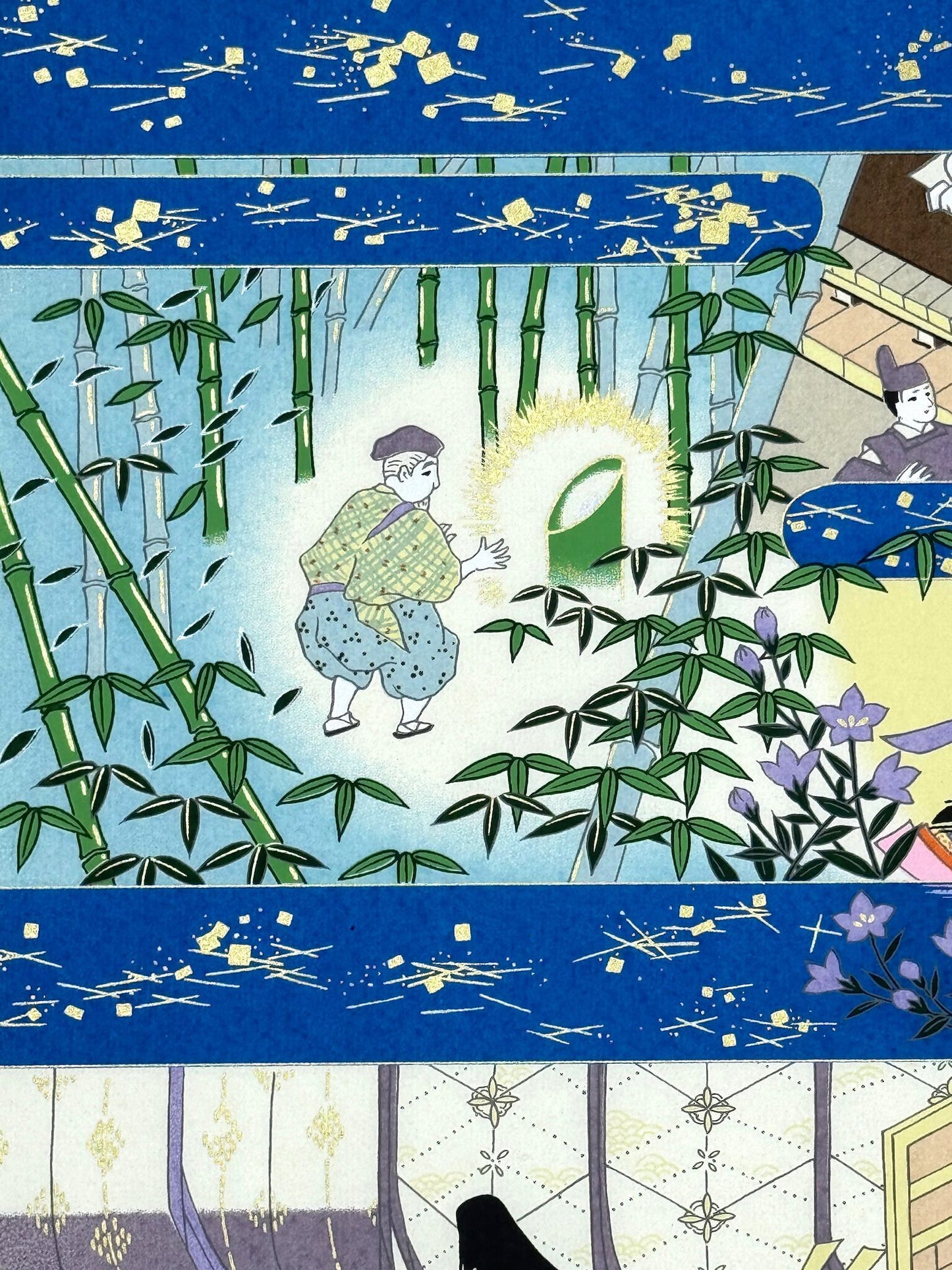 Sérigraphie japonaise artisanale illustrant le conte de la Princesse Kaguya sur fond bleu, gros plan sur le coupeur de bambou