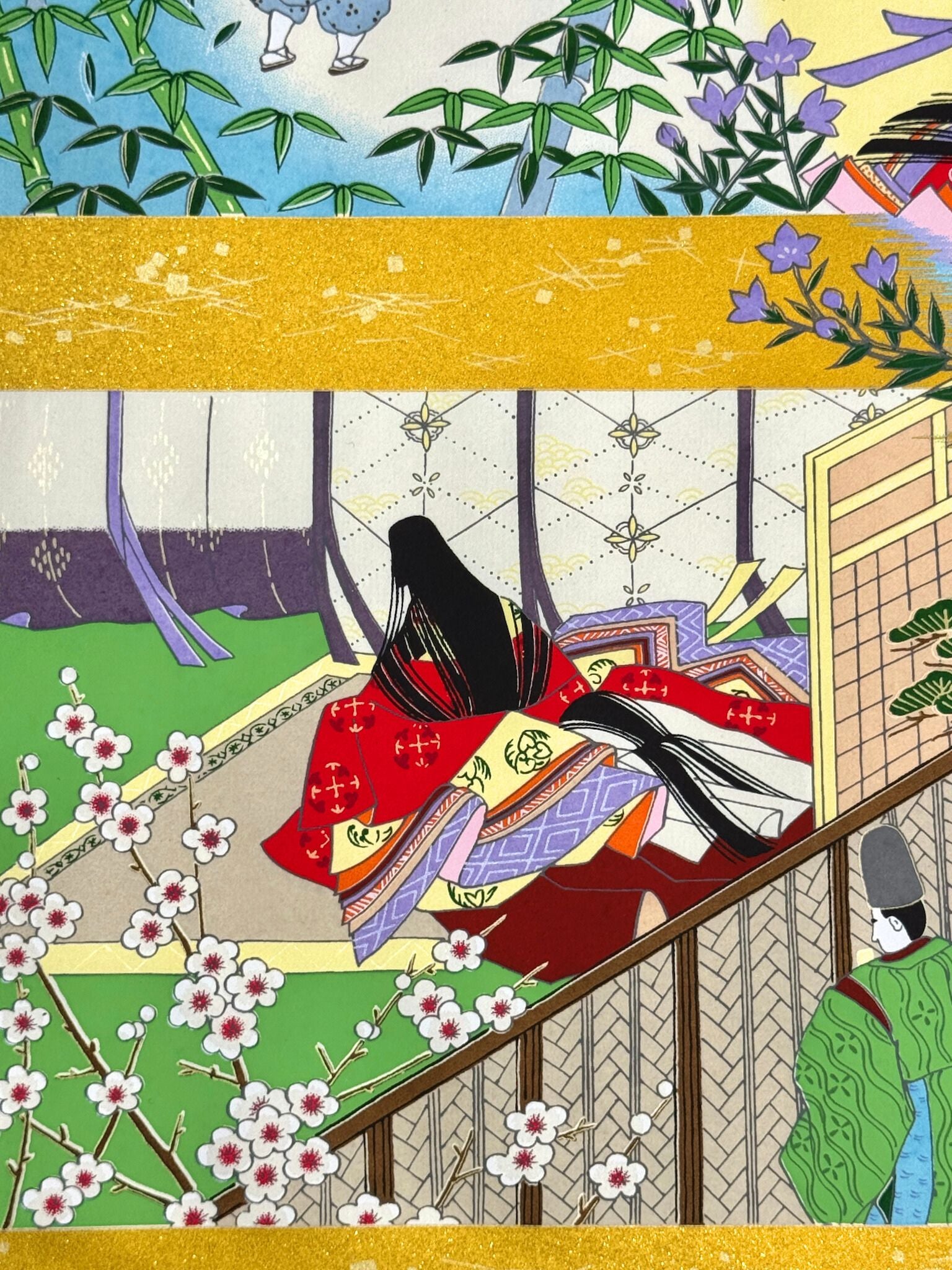 Sérigraphie japonaise artisanale dorée, conte de la Princesse Kaguya, gros plan sur dame de cour et fleurs de cerisier