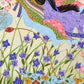 Sérigraphie japonaise grand format représentant une scène du Genji Monogatari avec des personnages de cour et les représentations de quatre saisons, gros plan sur des fleurs violettes