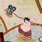Sérigraphie japonaise de lutteurs de sumo en habits cérémoniels, gros plan sur un sumo à la jupe motif bambou