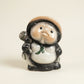 Tirelire tanuki en céramique émaillée noire et crème, style japonais traditionnel, vu de dessus