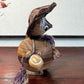 tanuki en bois avec son chapeau, bébé et sa bouteille de saké, profil droit
