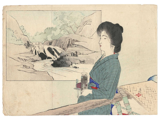 Estampe japonaise représentant une femme en kimono tenant un appareil photo, face à un paysage de rivière et de cascade, signée Tsutsui Toshimine.