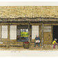 estampe japonaise de Watabe Masaya, femme assise et enfant jouant devant la facade d'une maison en bois et chaume traditionnelle japonaise.