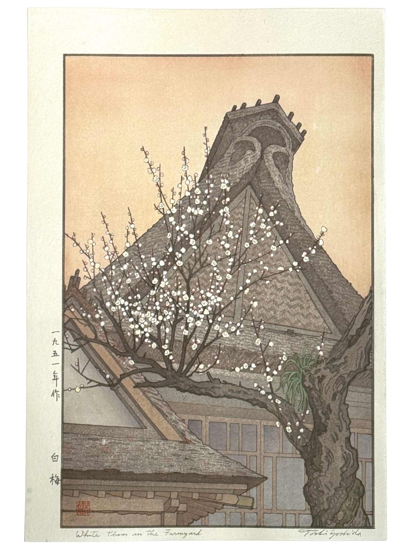 estampe japonaise de Yoshida Toshi, un prunier blanc en fleur devant les toits de maisons traditionnelles japonaises