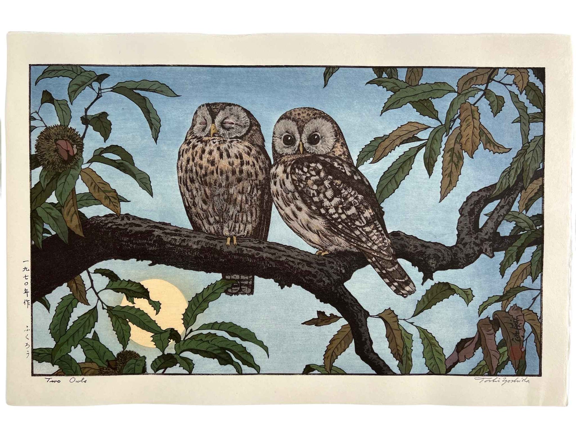 estampe japonaise de Yoshida Toshi, deux oiseaux hiboux sur branche de chataigner une nuit de pleine lune