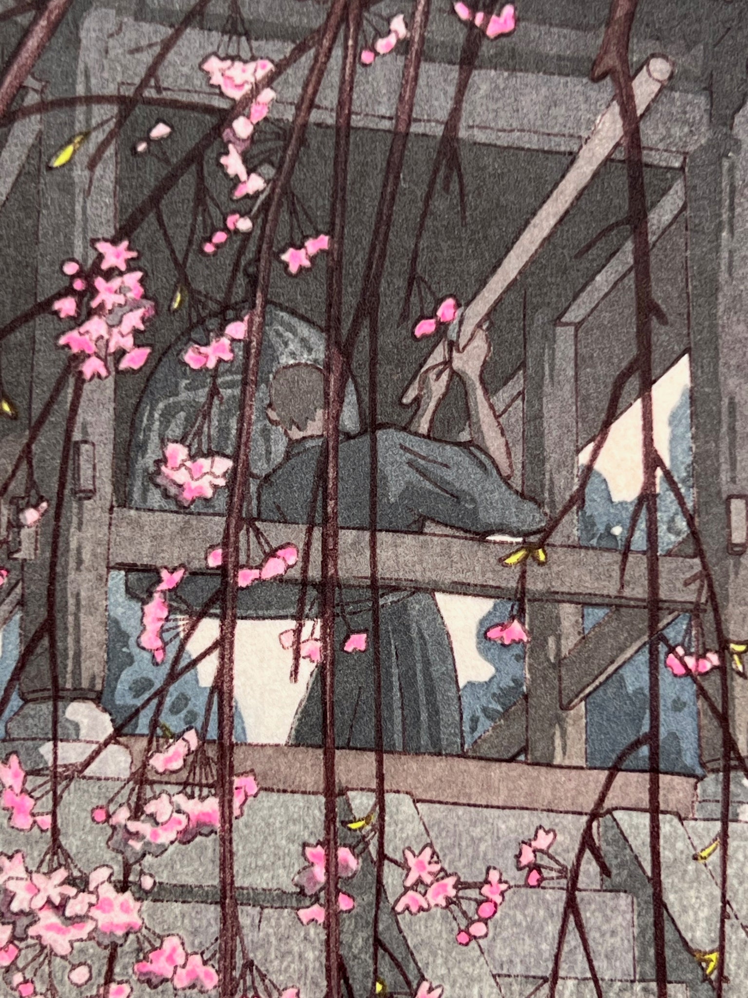 estampe japonaise de yoshida toshi cloche du temple heirinji au printemps arbre en fleurs, sonneur de cloche