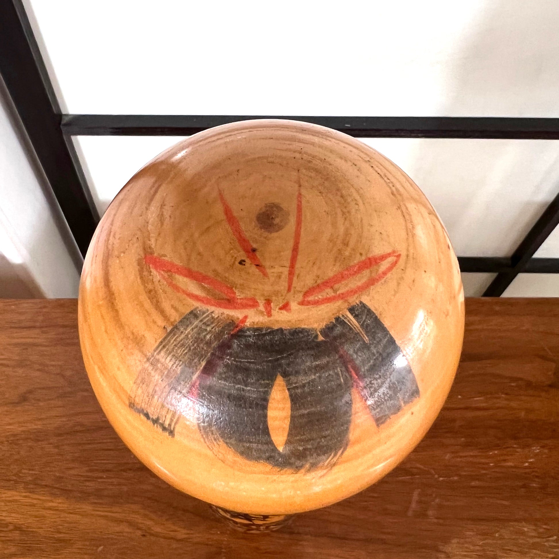 poupee japonaise kokeshi de aida seiho decor bambou vue dessus