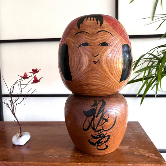 Kokeshi traditionnelle de style tsuchiyu de Tokunaga Shinichi | en forme de boite