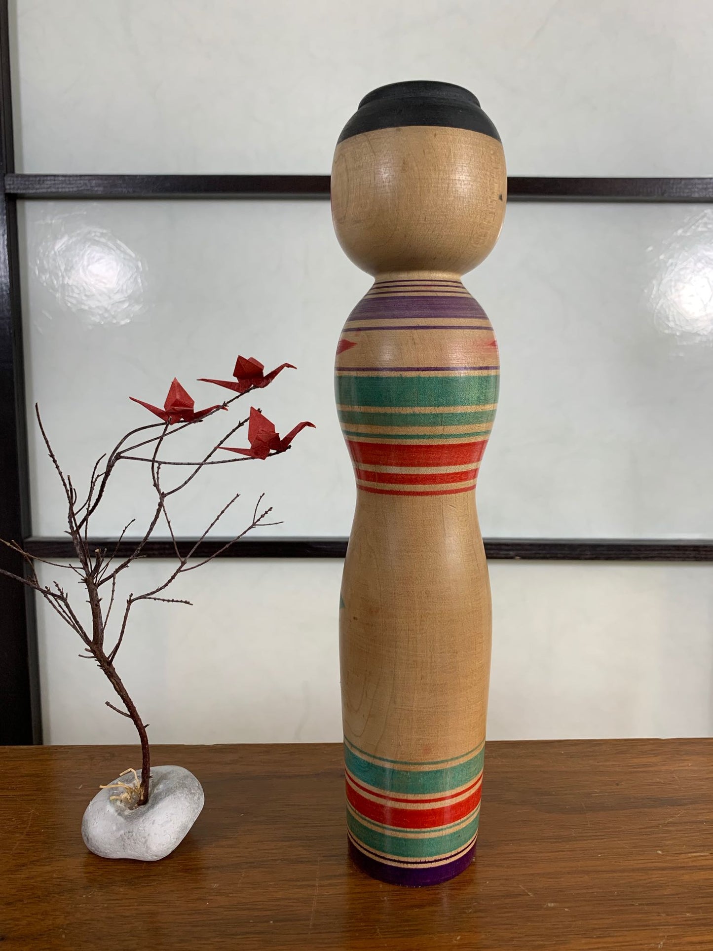 Kokeshi Traditionnelle de style tsugaru | Motif Pivoine Rouge