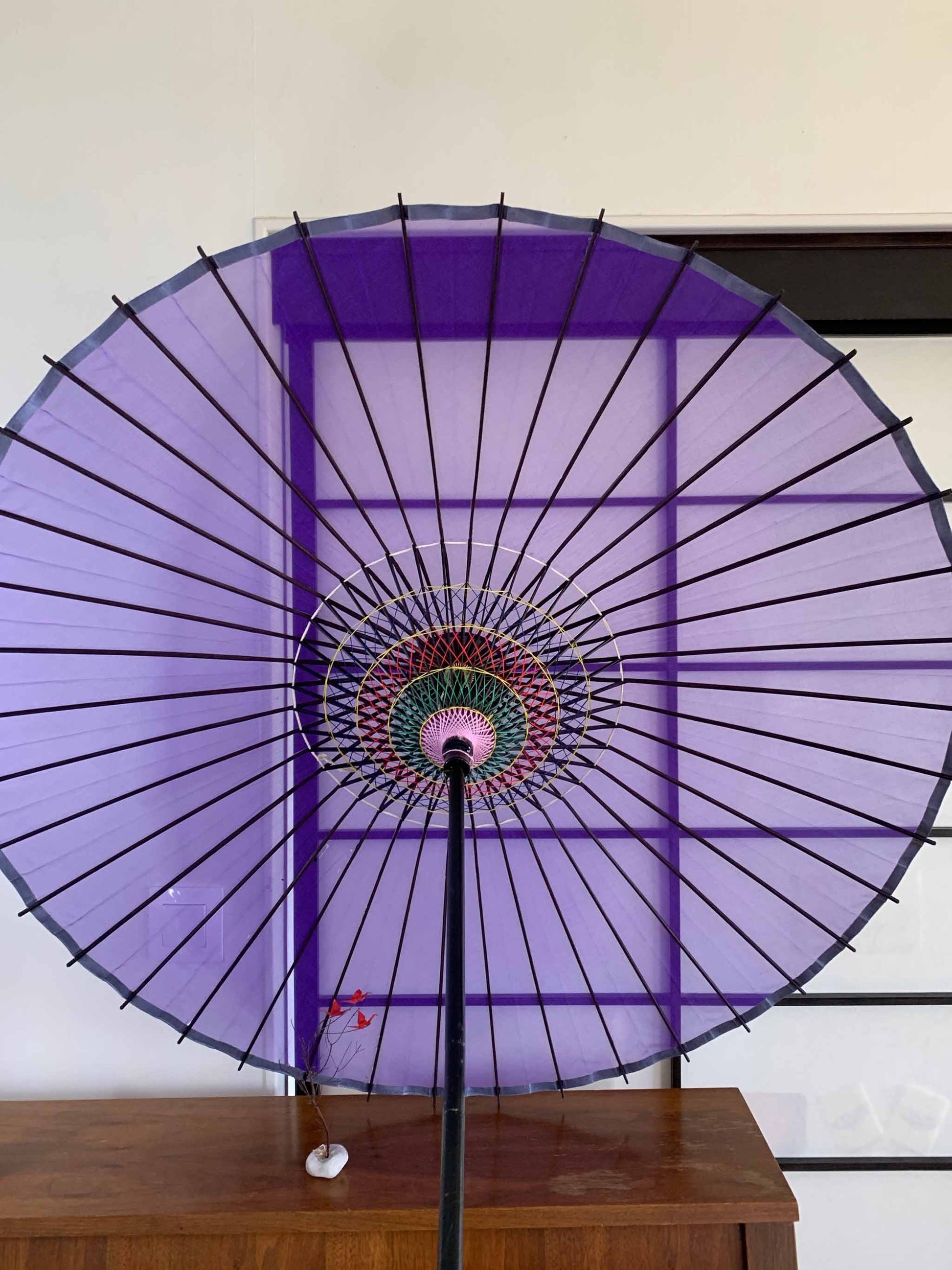 Parapluie traditionnel japonais kyowagasa violet.