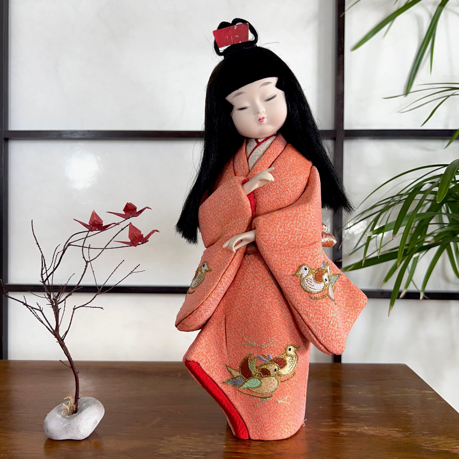 poupée japonaise kimekomi en kimono orange
