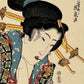 estampe japonaise geisha avec longues épingles dans les cheveux, dans un cartouche le quartier du Yoshiwara, gros plan sur le visage