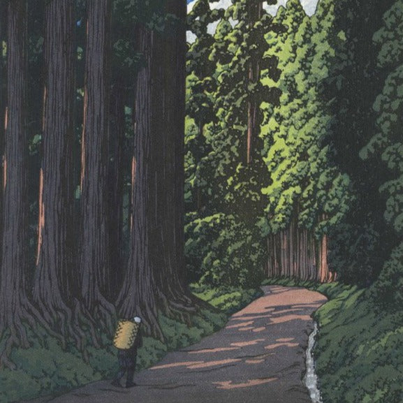 estampe japonaise de hasui personnage chargé d'un panier en osier sur son dos poursuit son chemin dans une foret de pin, détail