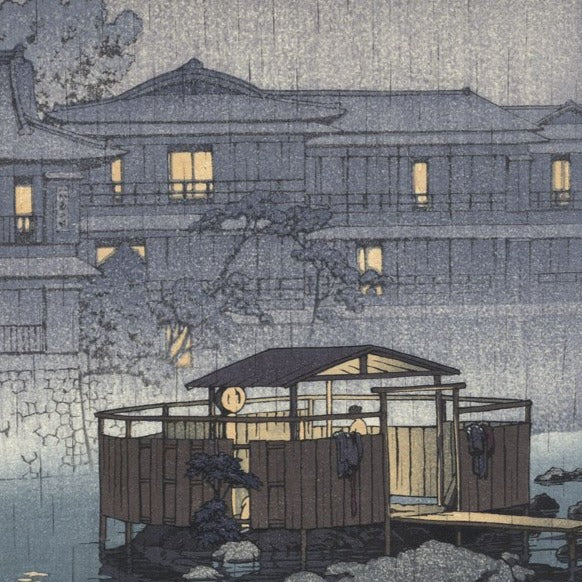 estampe japonaise une personne se baigne dans un onsen en bord de riviere le soir, gros plan