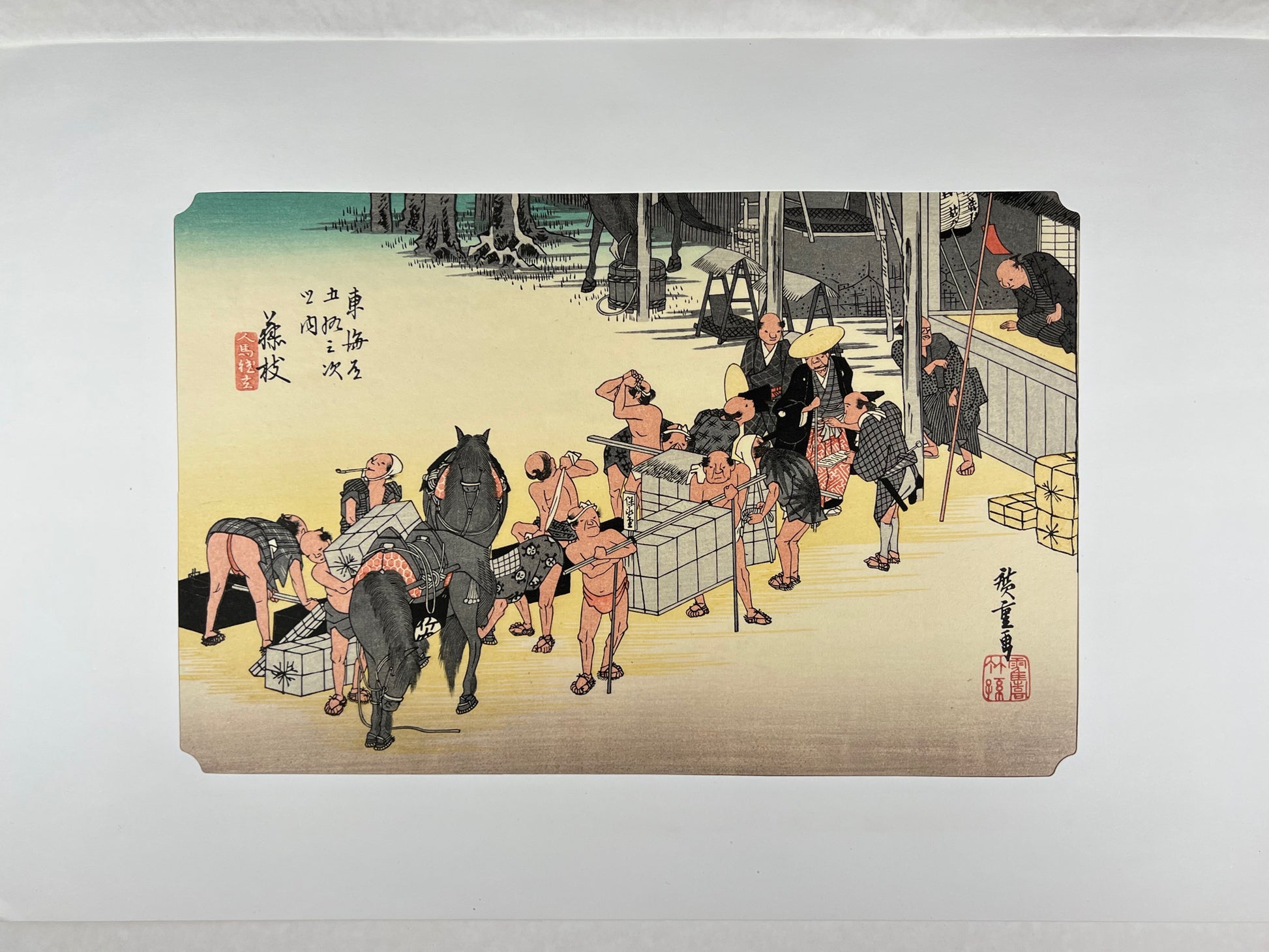 estampe japonaise de Hiroshige, des porteurs posent bagages pour se reposer à la station Fujida du Tokaido, avec le passe-partout d'origine