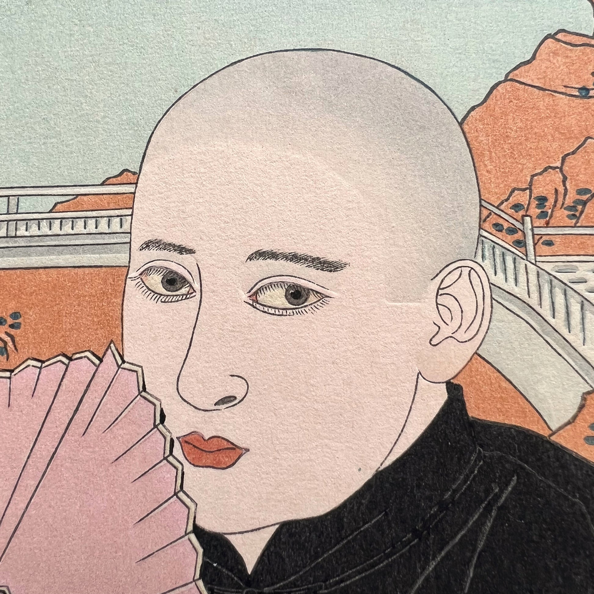 estampe japonaise homme en kimono noir assis , tenant un éventail, le visage et la tete rasée