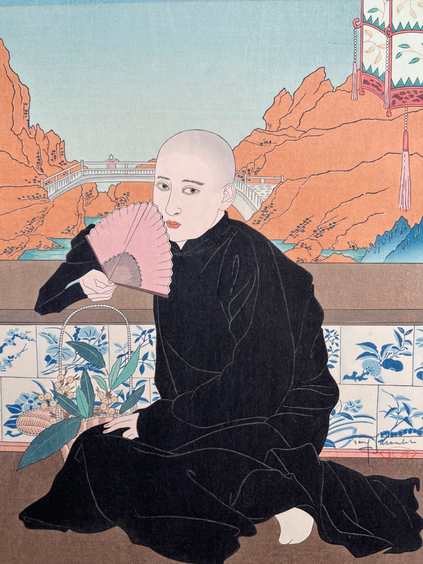 estampe japonaise homme en kimono noir assis , tenant un éventail, en arriere plan un pont japonais
