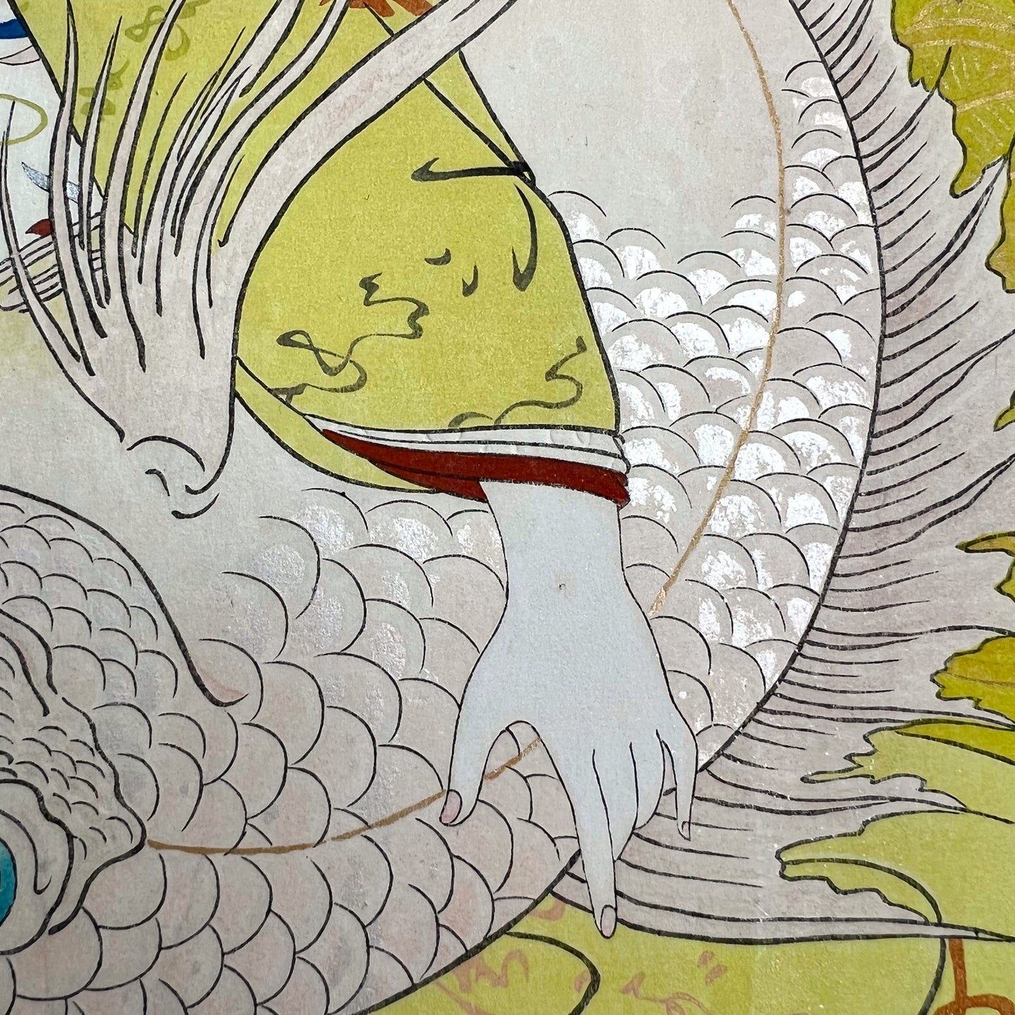 estampe japonaise de Paul jacoulet Ebisu representé par une courtisane, la main tenant le poisson aux écailles argentées