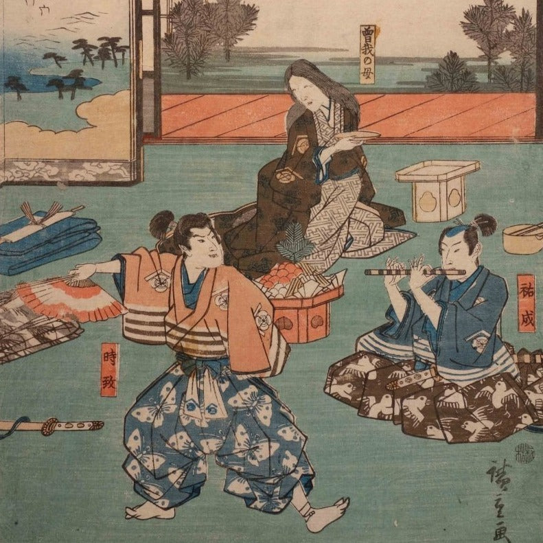 Estampe japonaise freres soga jeune Juro et Goro, l'un est assis et joue de la flute, l'autre danse devant lui. La mère les regarde souriante