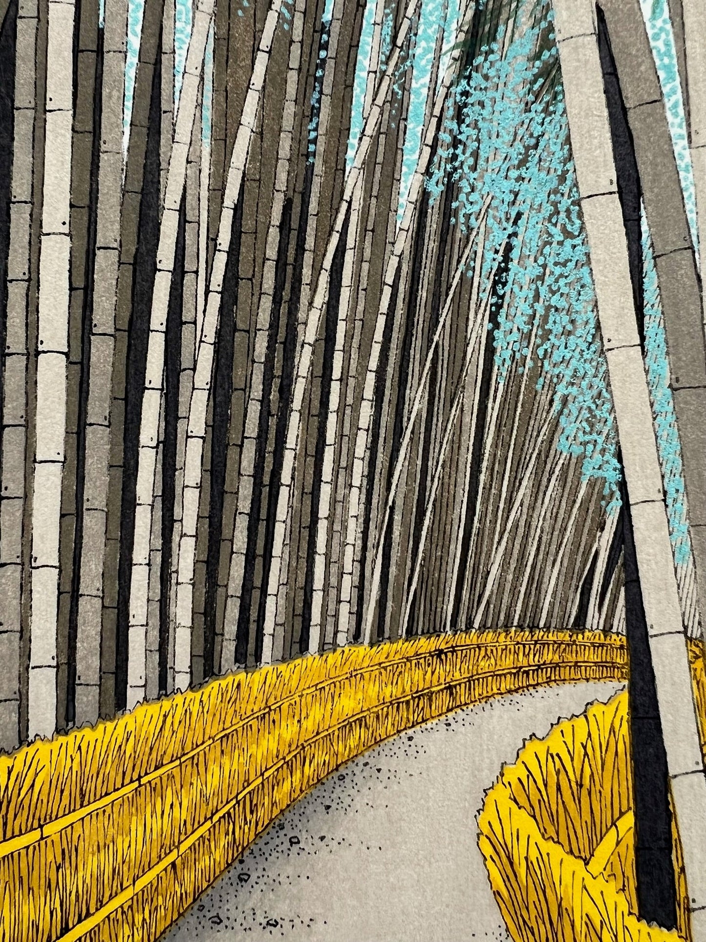 estampe japonaise de teruhide kato un chemin dans la foret de bambous géants a arashiyama, le chemin bordé de palissade de paille jaune