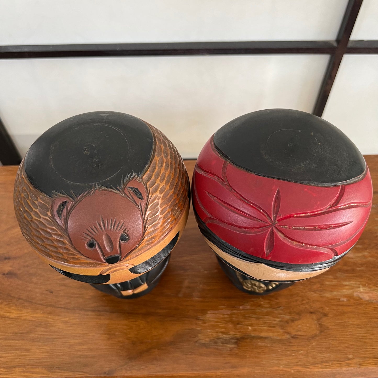 kokeshi créative  poupée japonaise en bois couple Ainu Art-Déco, vue de dessus