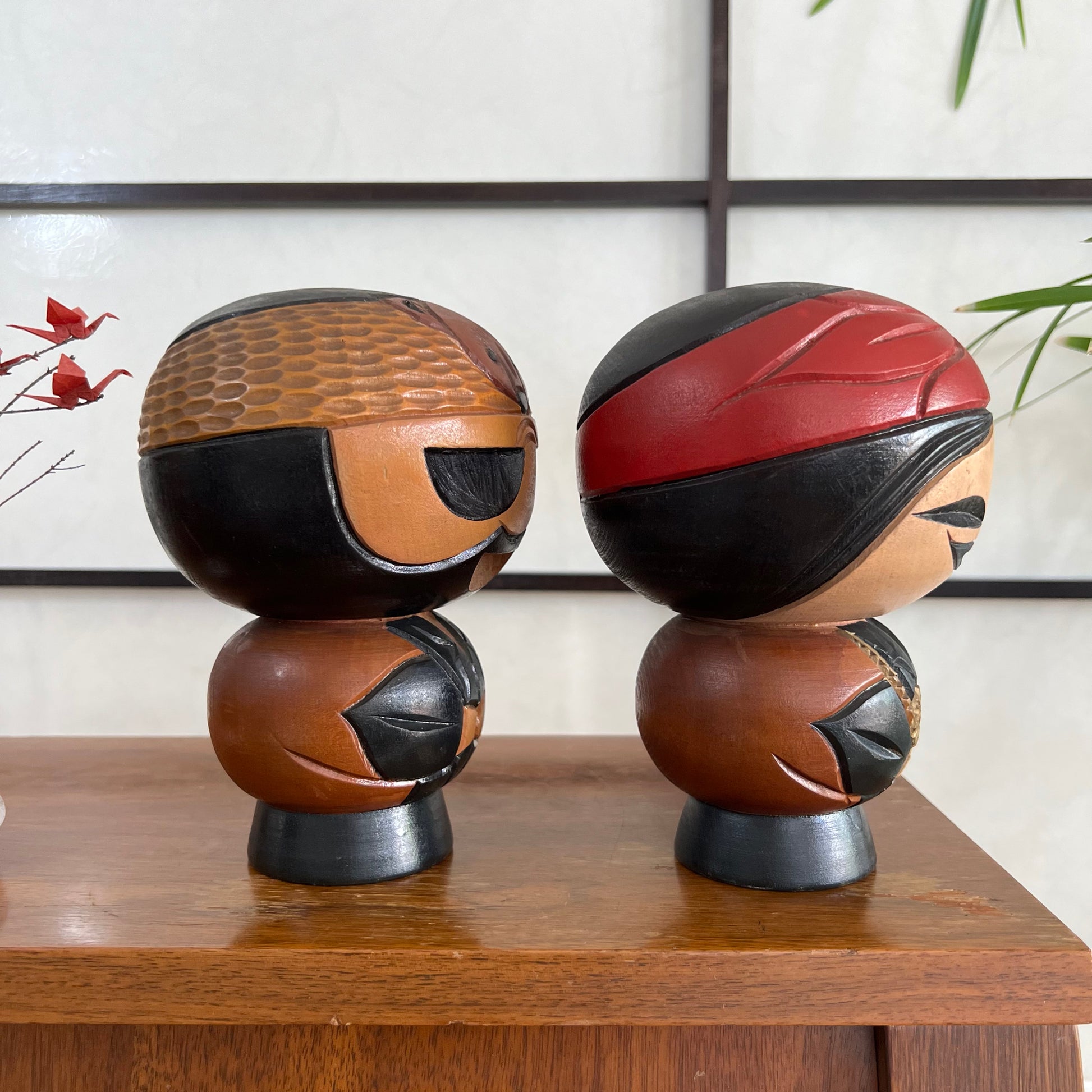 kokeshi créative  poupée japonaise en bois couple Ainu Art-Déco, côté droit
