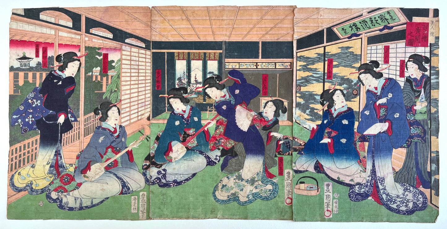 estampe japonaise en triptyque de femmes musiciennes et danseuses