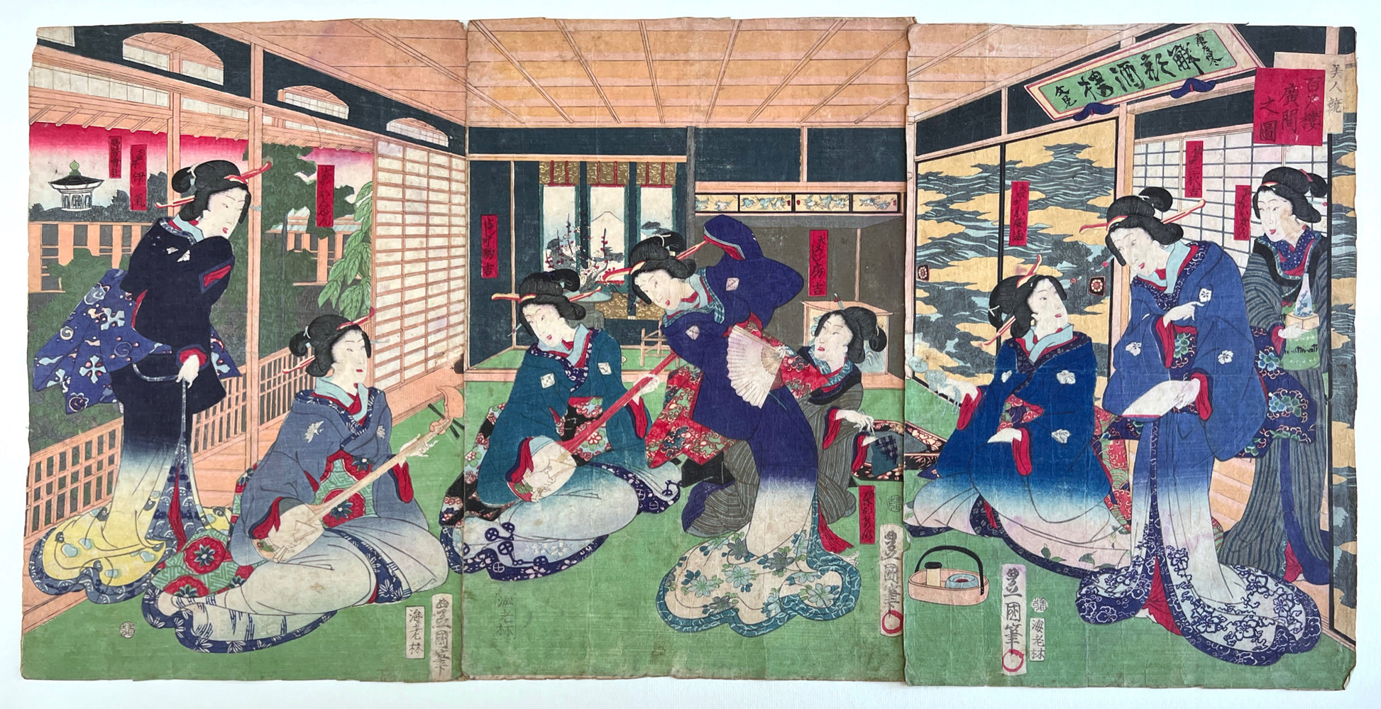 estampe japonaise en triptyque de femmes musiciennes et danseuses
