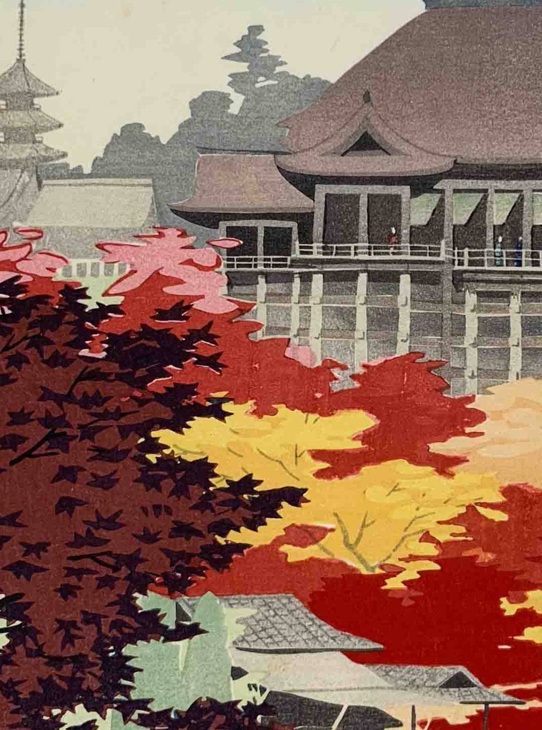 estampe japonaise de kawai kenji kiyomizu a l'automne, gros plan sur les érables rouges et jaunes