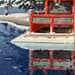 Estampe Japonaise de Koitsu Tsuchiya Miyajima sous la neige gros plan sur le temple rouge et son reflet dans l'eau bleue
