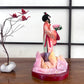 poupée japonaise en papier Yuzen Washi, ( Washi Doll)au kimono fleurs de cerisier tenant une pivoine rose dans la main, vu du côté droit