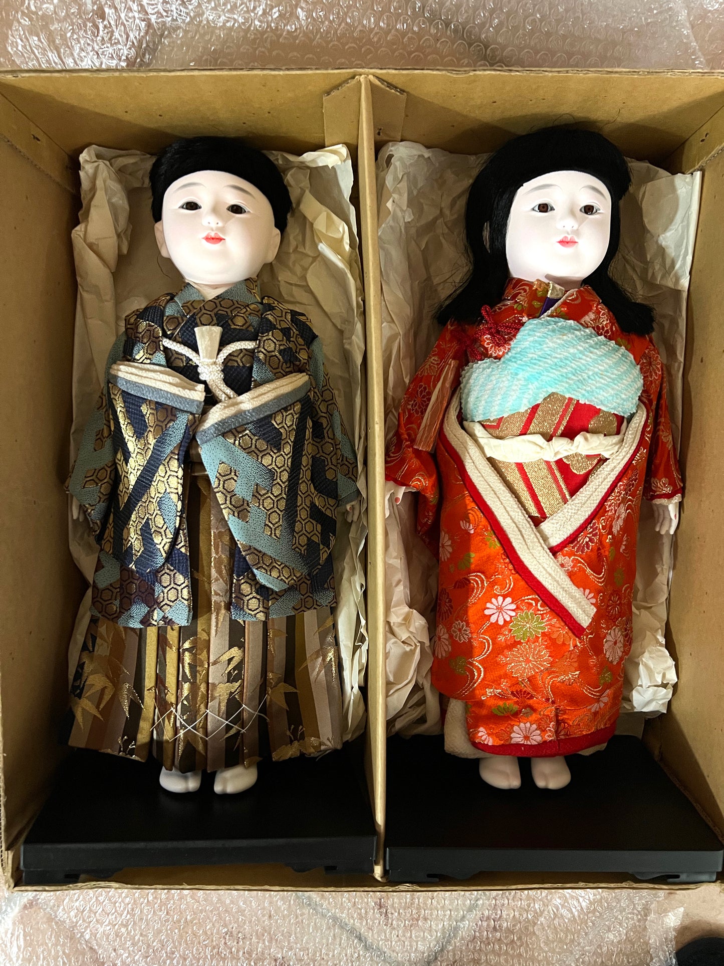 couple poupées japonaises Ichimatsu en kimono en soie, dans leur boite d'origine